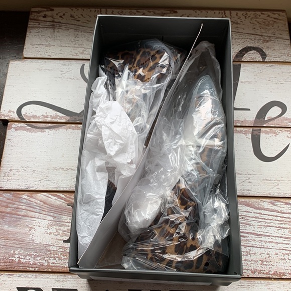 Ann Taylor Odelia Cheetah Print Shoe - Picture 7 of 7